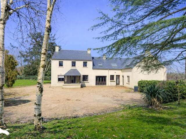 Maison en pierre de 7 pièces principales — photo du bien