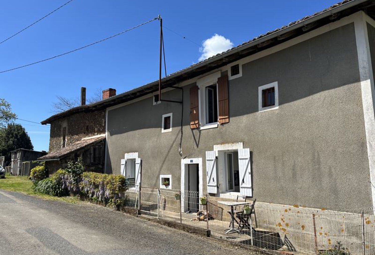 Maison en pierre de 4 pièces principales — photo 1