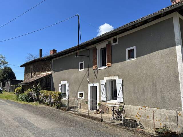 Maison en pierre de 4 pièces principales — photo du bien