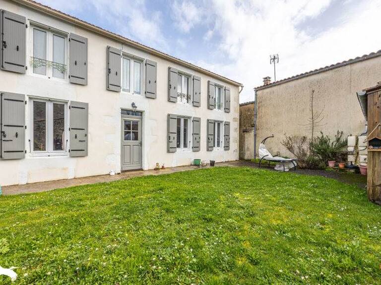 Maison en pierre de 7 pièces principales — photo 1