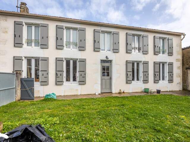 Maison en pierre de 7 pièces principales — photo du bien