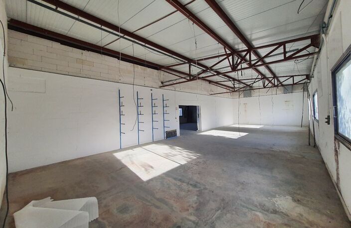 Local commercial — photo 2