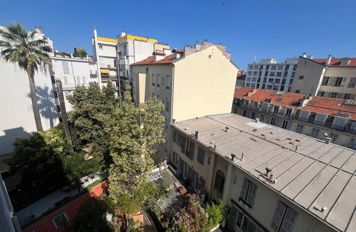 NICE - G. CLEMENCEAU - 2 PIECES PRINC. - BALCON - MEUBLE - ENTIEREMENT RENOVE — photo 3