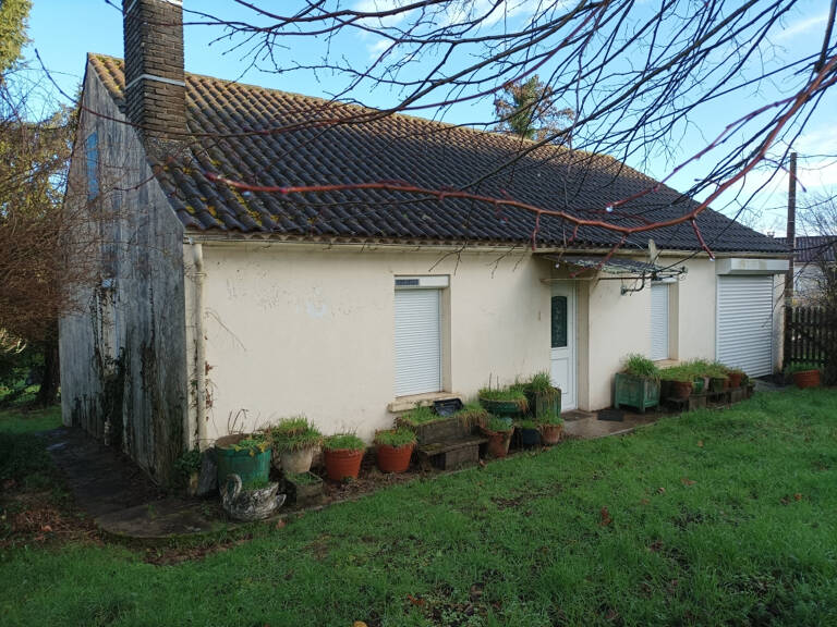 Maison de plain pied sur un terrain de 514 m2 à proximité des commerces et écoles — photo 1