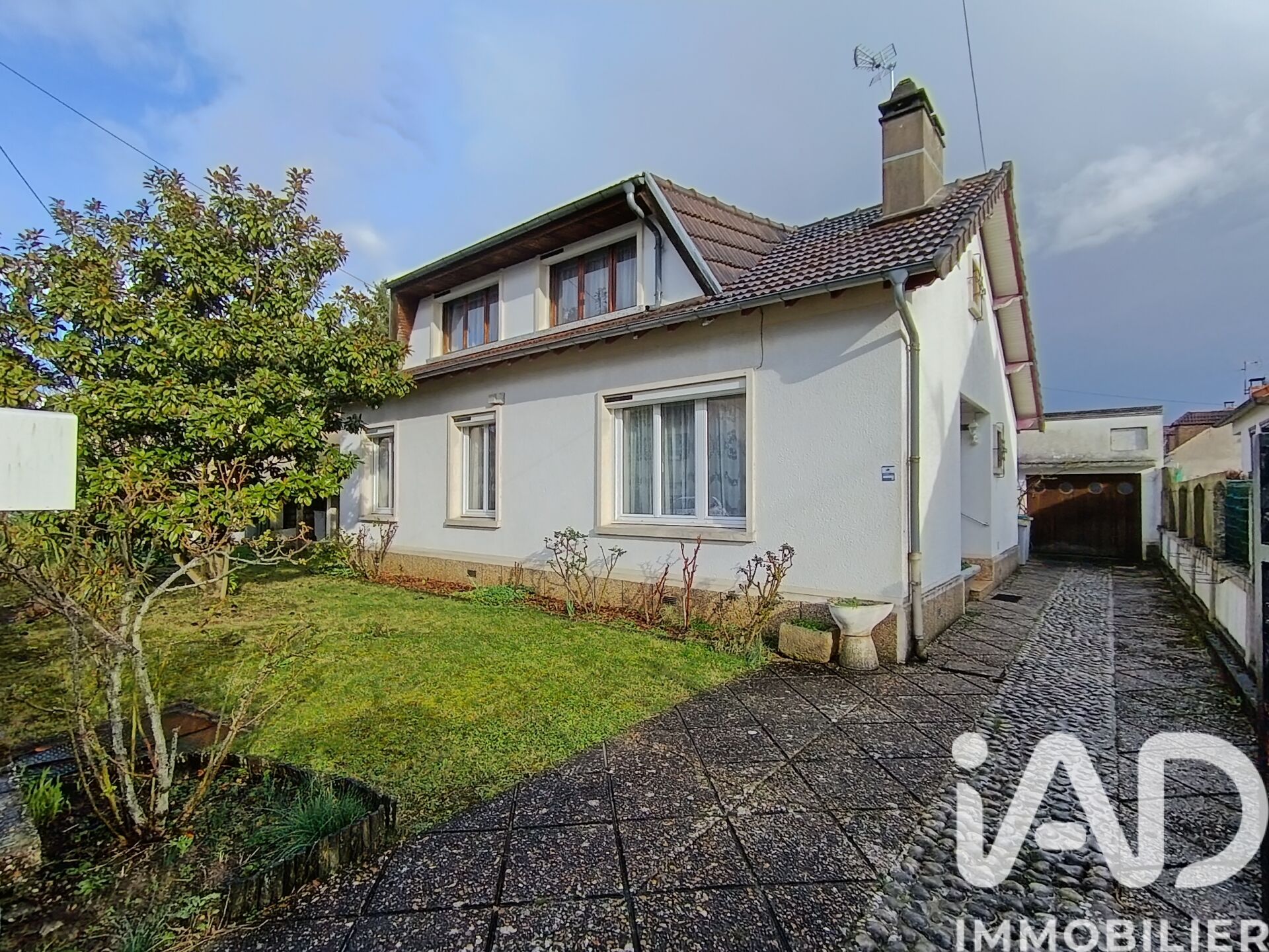 Combs-la-Ville - 106m² - 7p. - 6ch.