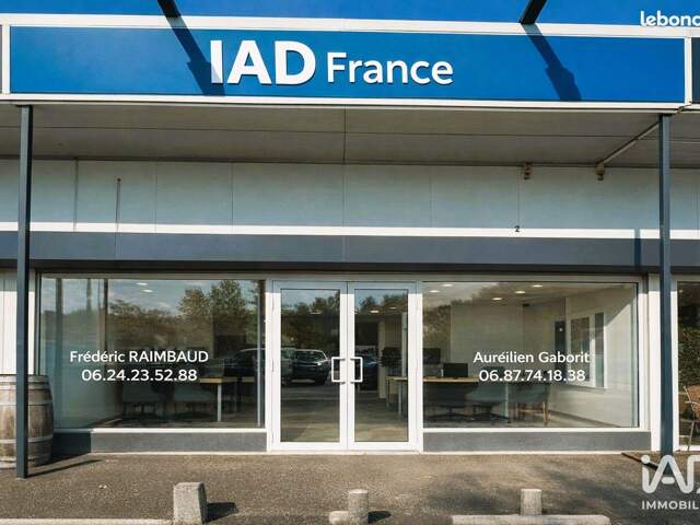 Location Boutique/Local commercial 140 m&sup2; — photo du bien