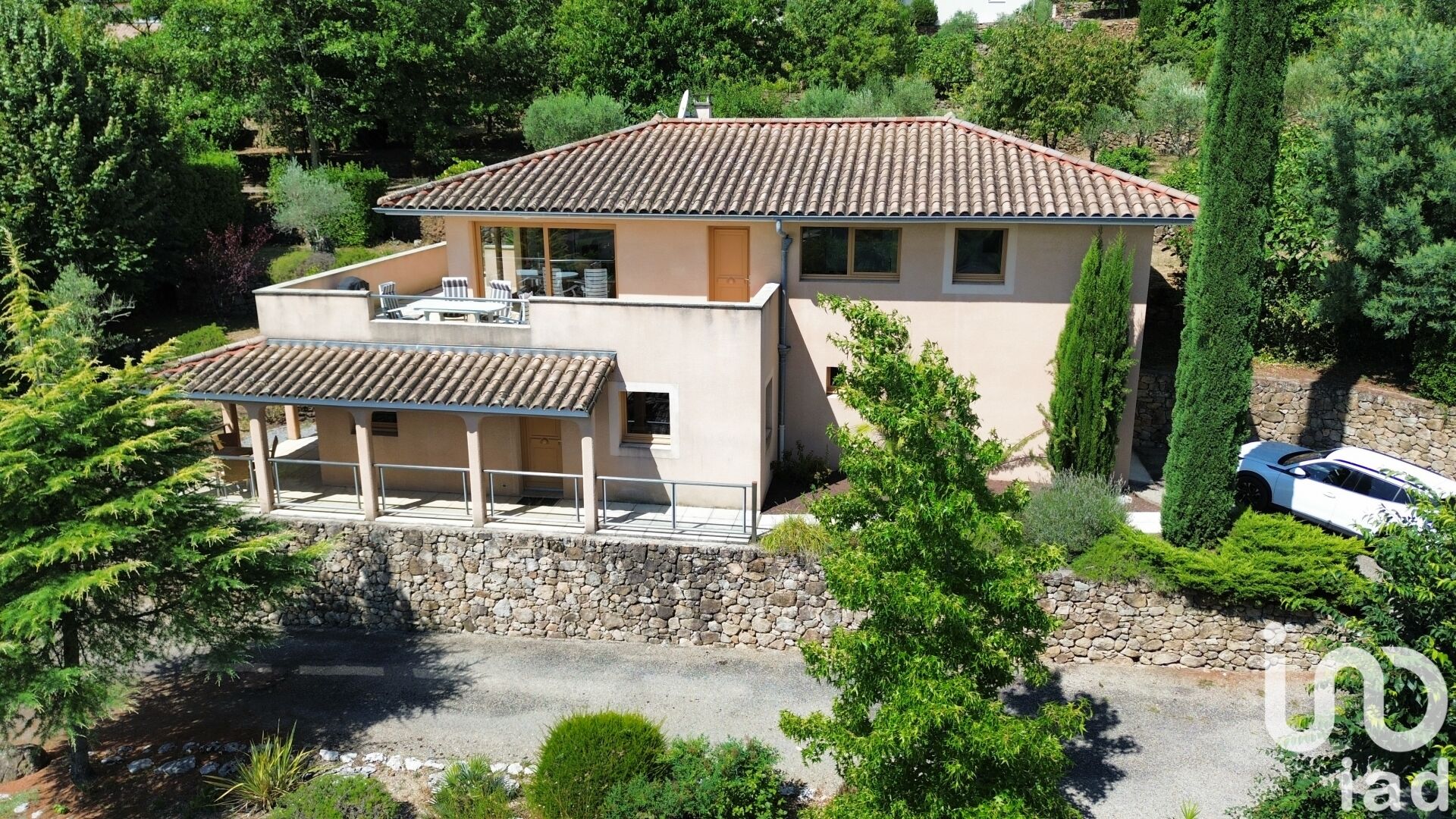 Joyeuse - 181m² - 5p. - 3ch.