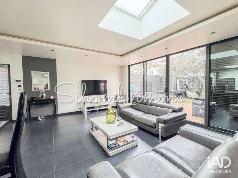 Vente Local d'activités 150 m&sup2; — photo 1