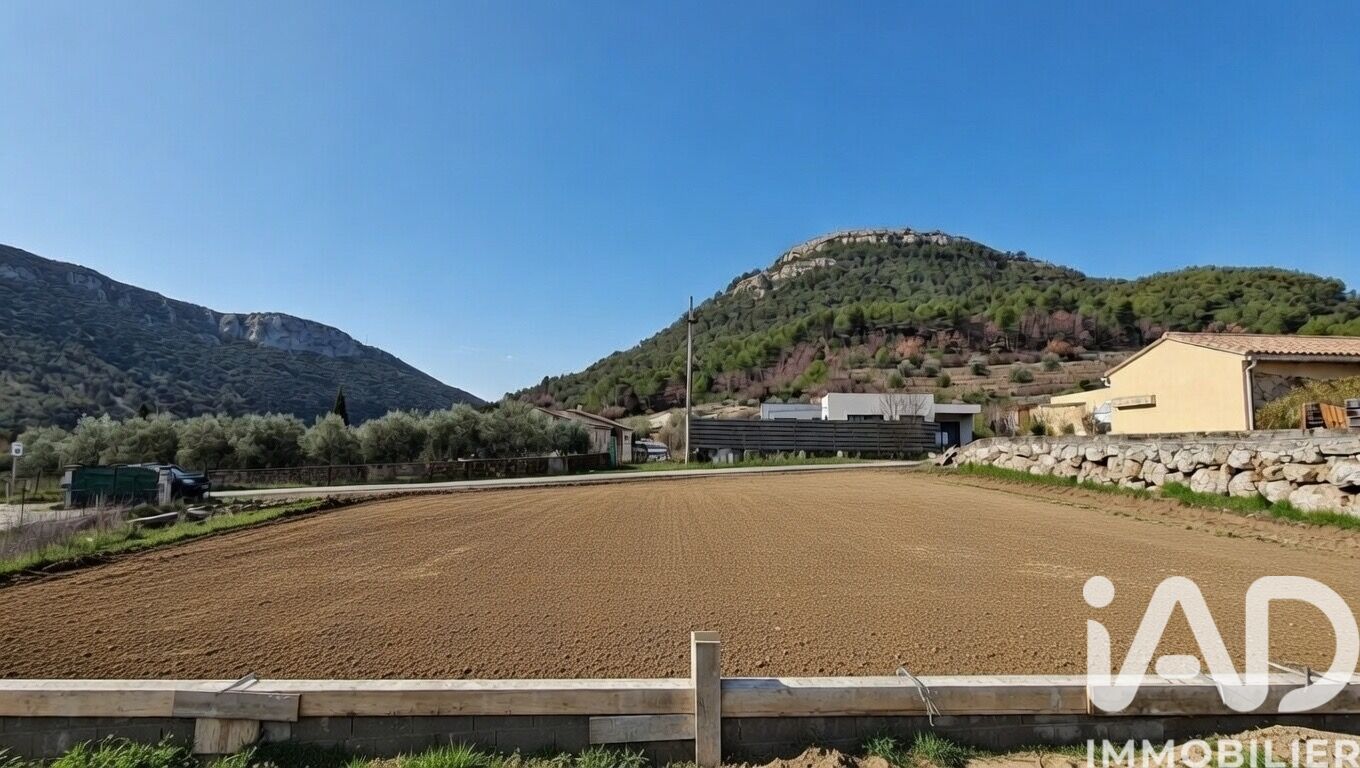 Pierrelongue - 697m²