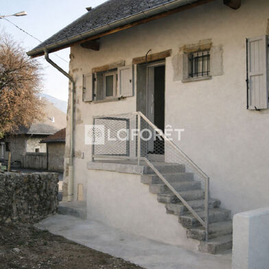 Appartement 3 pièces 942 €