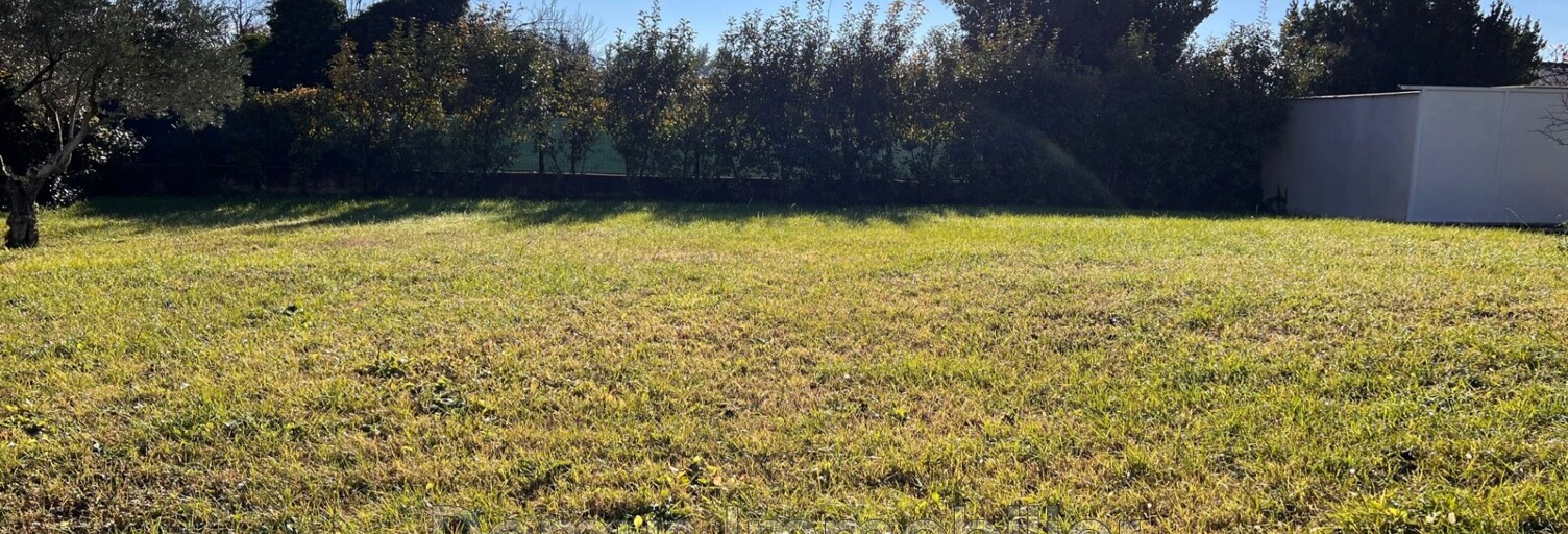 Terrain  379 m² à vendre à Saint-Saturnin-lès-Avignon (84450)