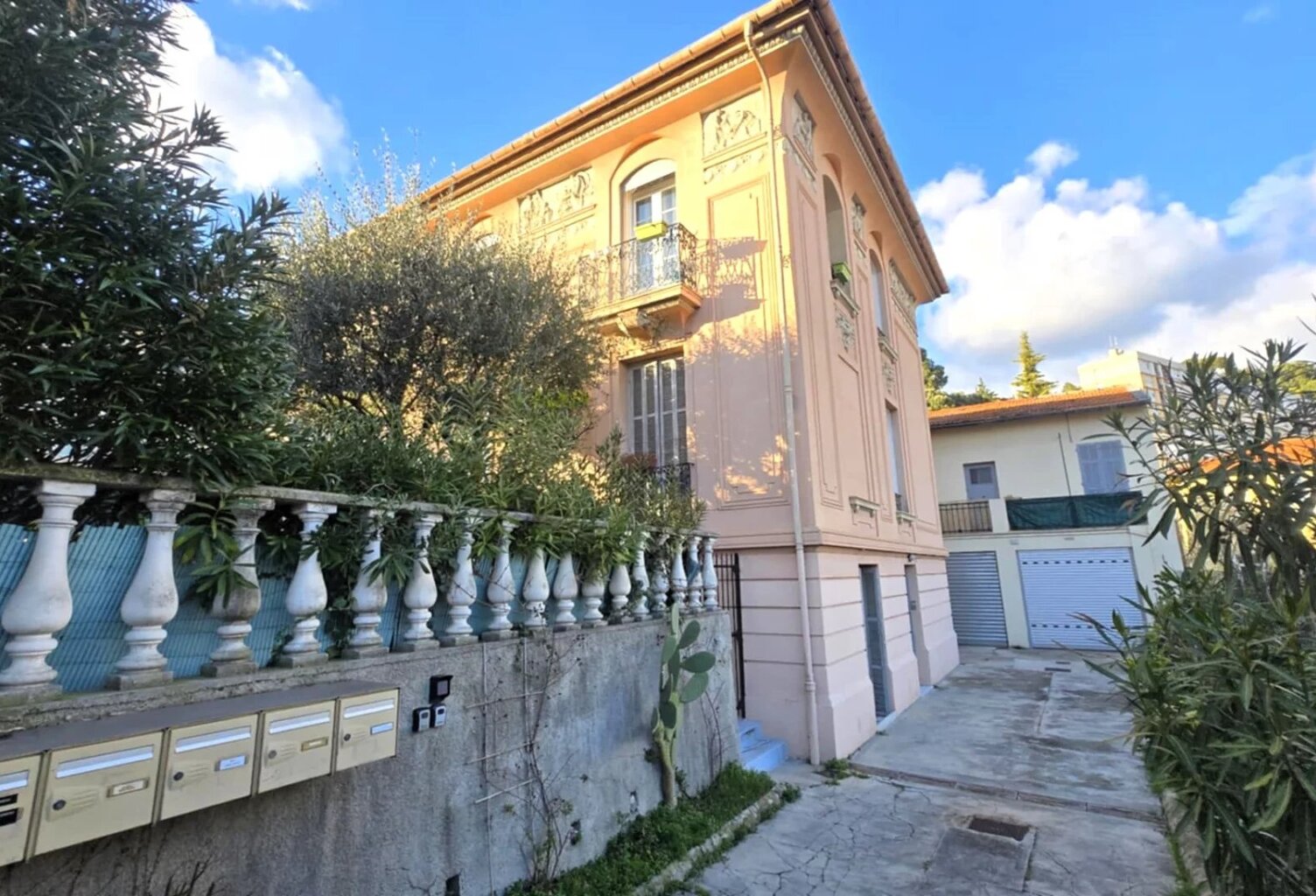PROCHE CHAMBRUN/AVENUE VISMARA - APPARTEMENT 3/4 PIECES — photo 1