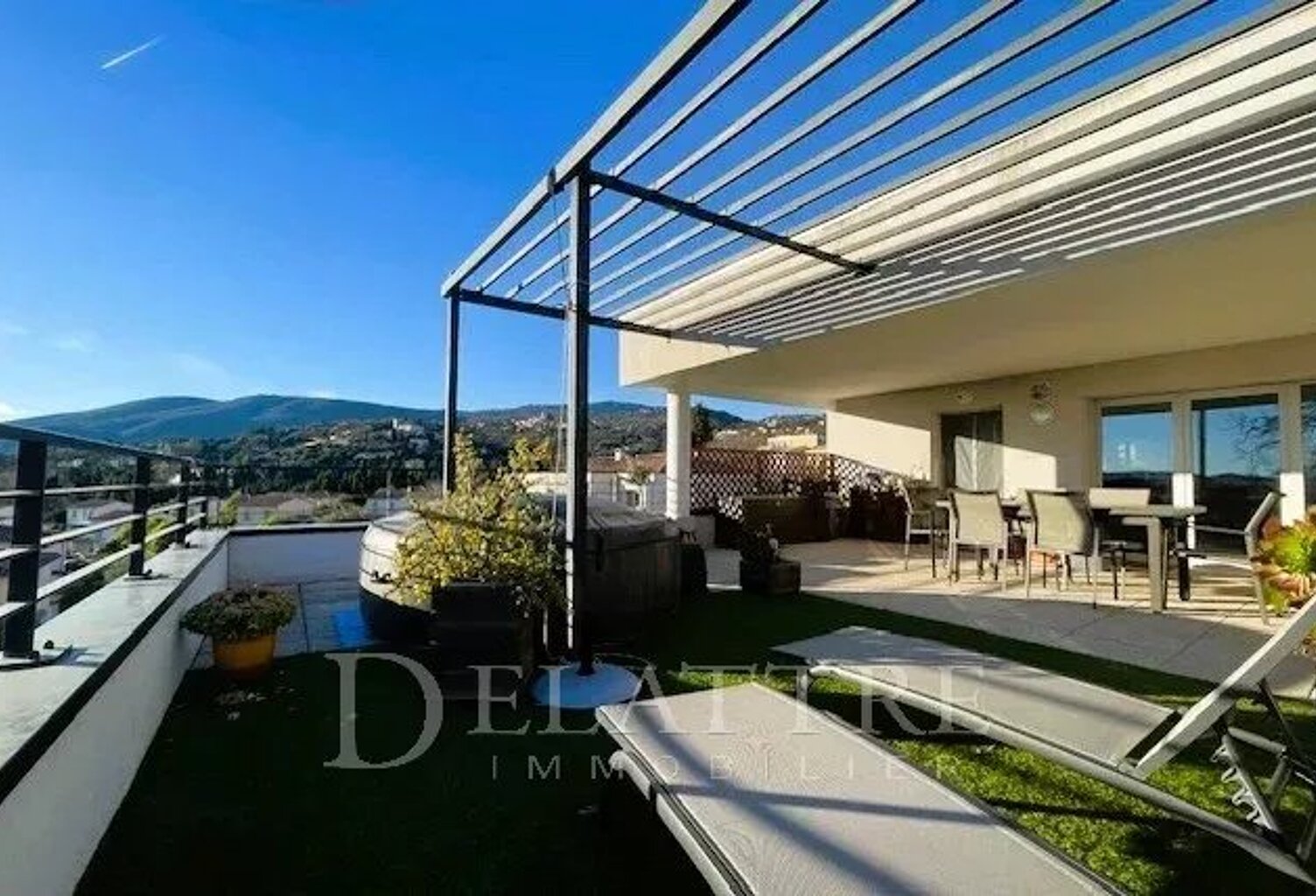 OPIO-Vue village et Montagnes — photo 1