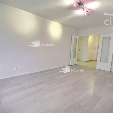 Appartement 3 pièces 905 €