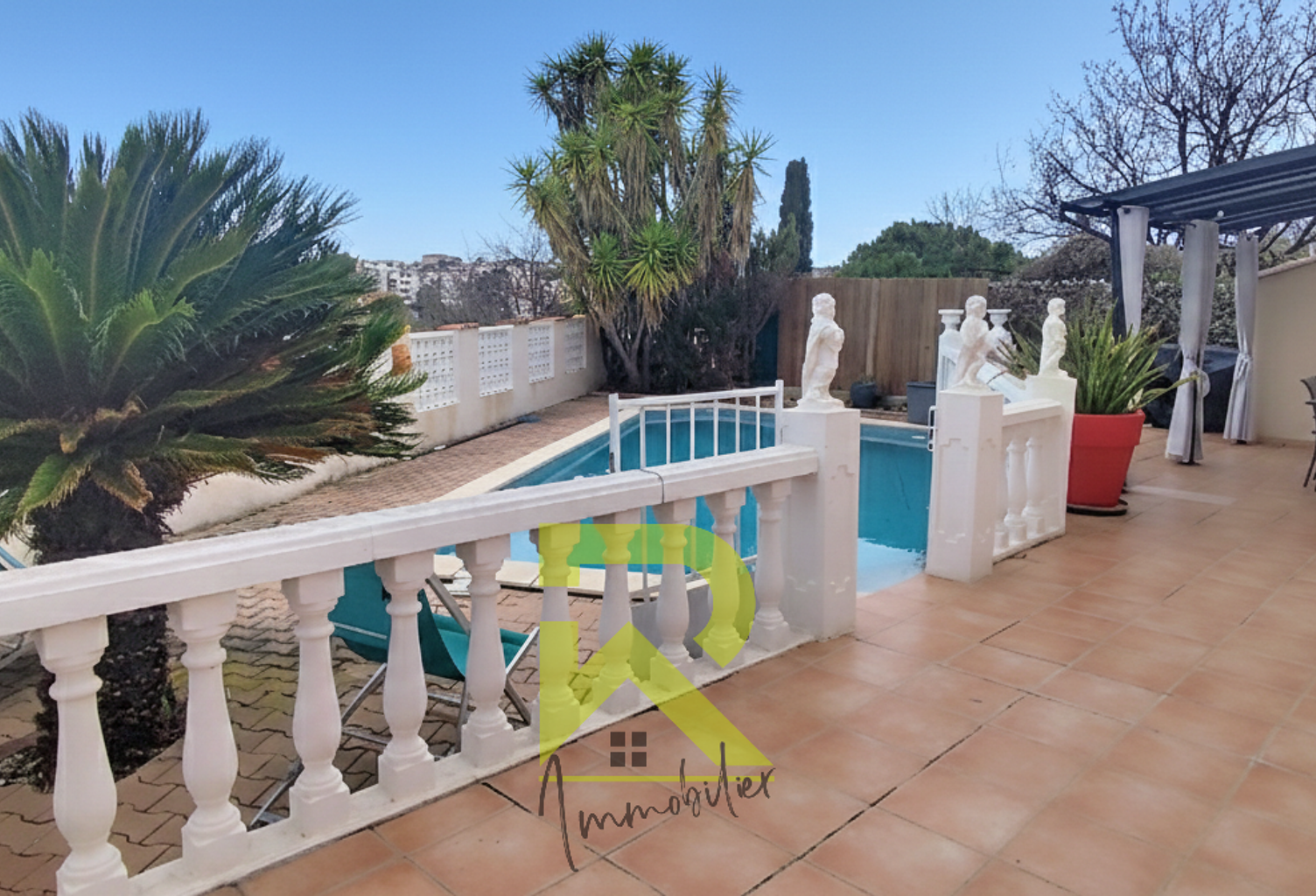 Villa avec grand garage et piscine — photo 1