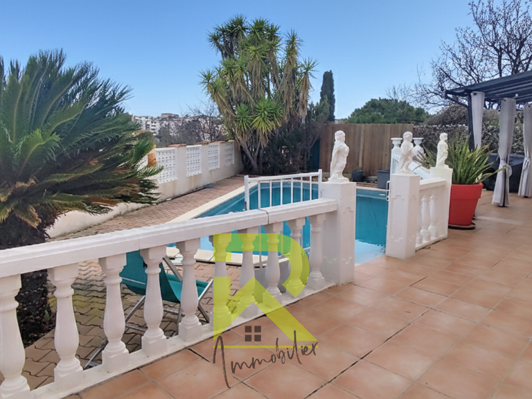Villa avec grand garage et piscine — photo 1