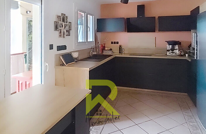 Villa avec grand garage et piscine — photo 4