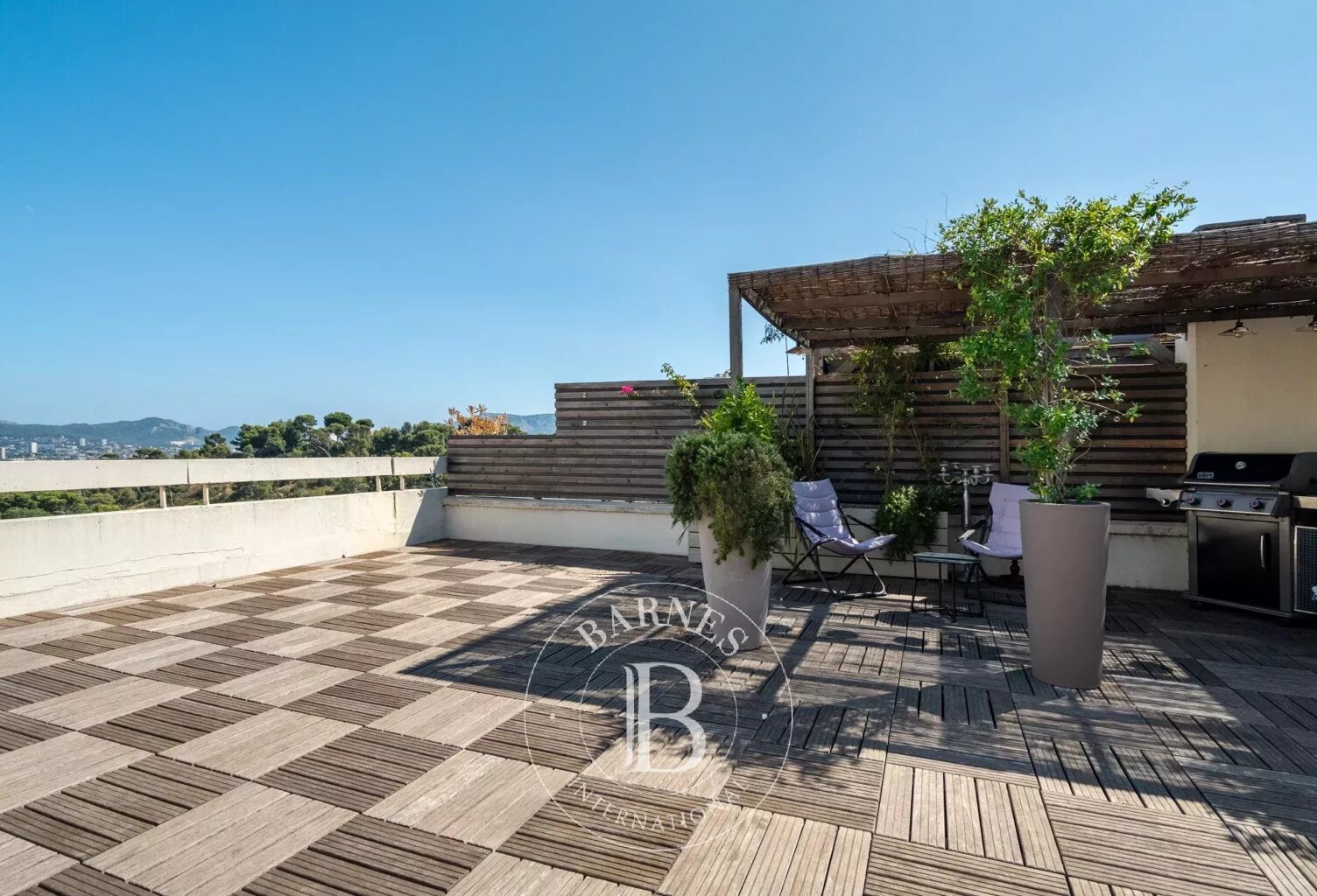 VENTE - MARSEILLE - 13008 - CADENELLE - DERNIER ÉTAGE AVEC TOIT — photo 1