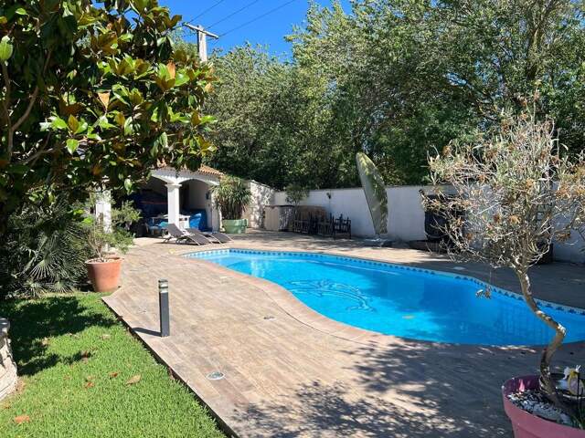 Villa 170 m² aux prestations intérieures récentes, piscine — photo du bien