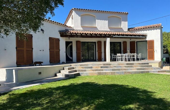 Villa 170 m² aux prestations intérieures récentes, piscine — photo 2