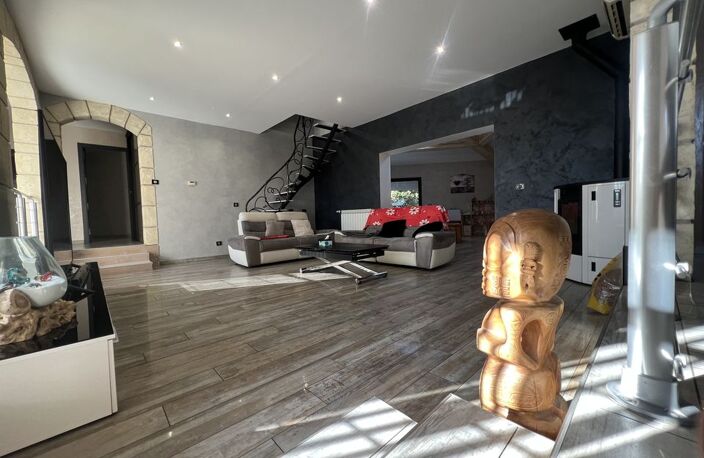 Villa 170 m² aux prestations intérieures récentes, piscine — photo 3