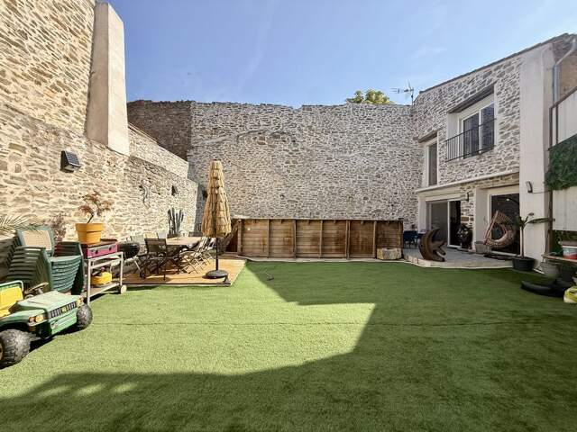 Loft de village de 170 m² avec jardin et piscine — photo du bien
