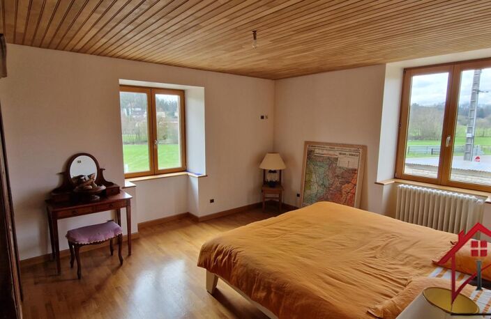 Maison en Pierre de 258 m2, Atelier XXL, 3 Hangars et 2 Hect — photo 3