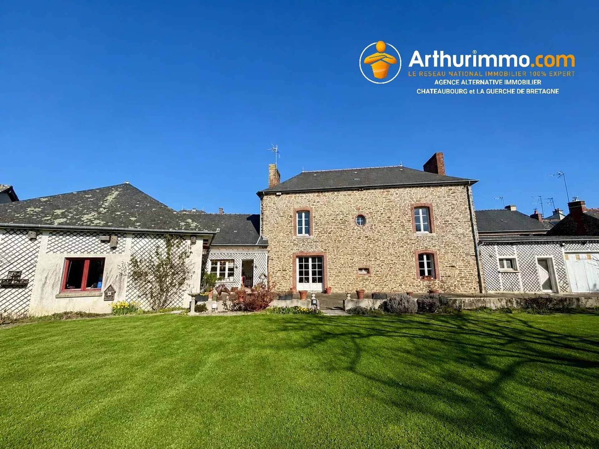 Maison 7 pièces 228 m² · à Étrelles · 228 m² · 412 000 €