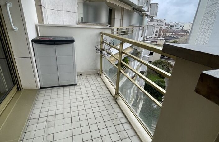 Cœur de ville, résidence senior Les Hespérides de Levallois , Grand studio 40m² — photo 3