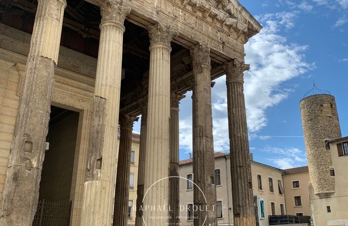 VIENNE CENTRE – FONDS DE COMMERCE – MAROQUINERIE – BAGGAGERIE - HAUT DE GAMME — photo 2