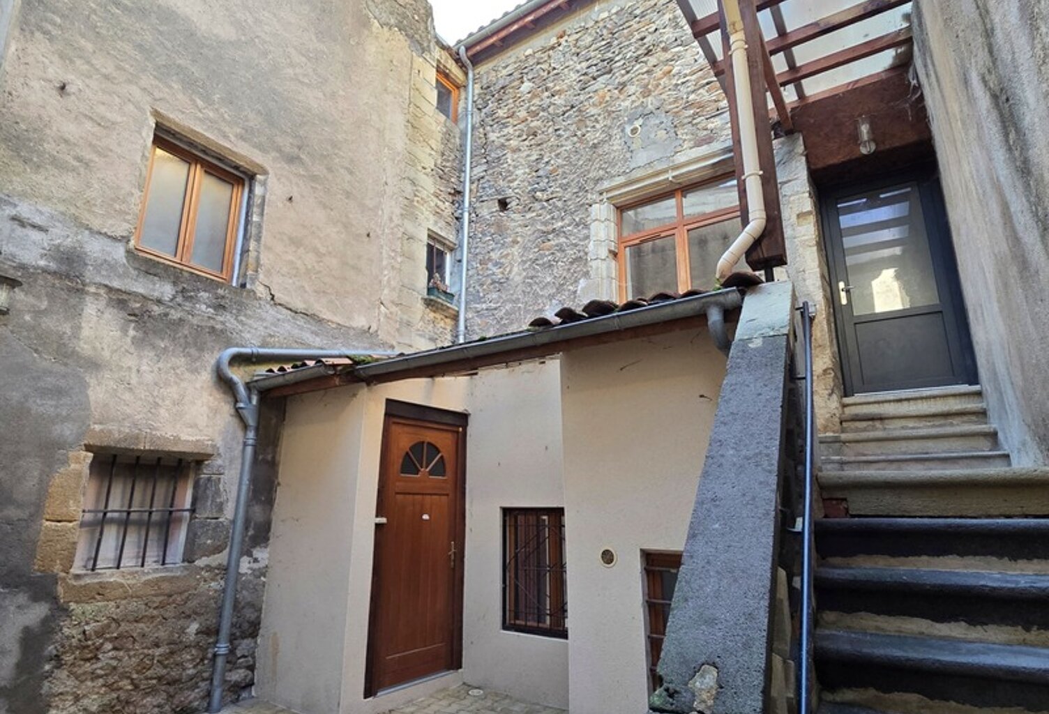 Immeuble à vendre BILLOM (63) / Local commercial et Grand logement — photo 1