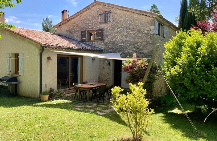 Ancien corps de ferme sur 4200m² de terrain - LA PALUD SUR VERDON — photo 2