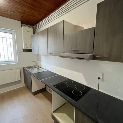 Maison 7 pièces 900 €