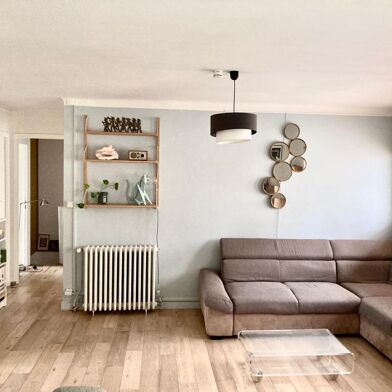 Appartement 5 pièces 1390 €