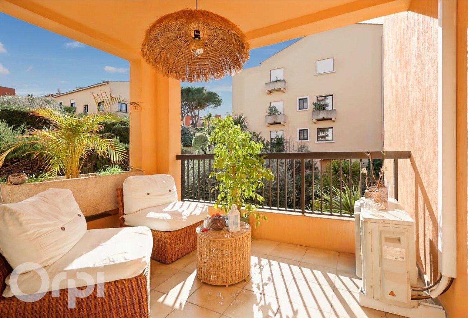 APPARTEMENT 2 PIÈCES - TERRASSE - PISCINE - TENNIS — photo 1