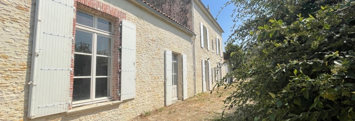 Maison 12 Pièces 265 m² à vendre à Sainte-Radégonde-des-Noyers (85450)