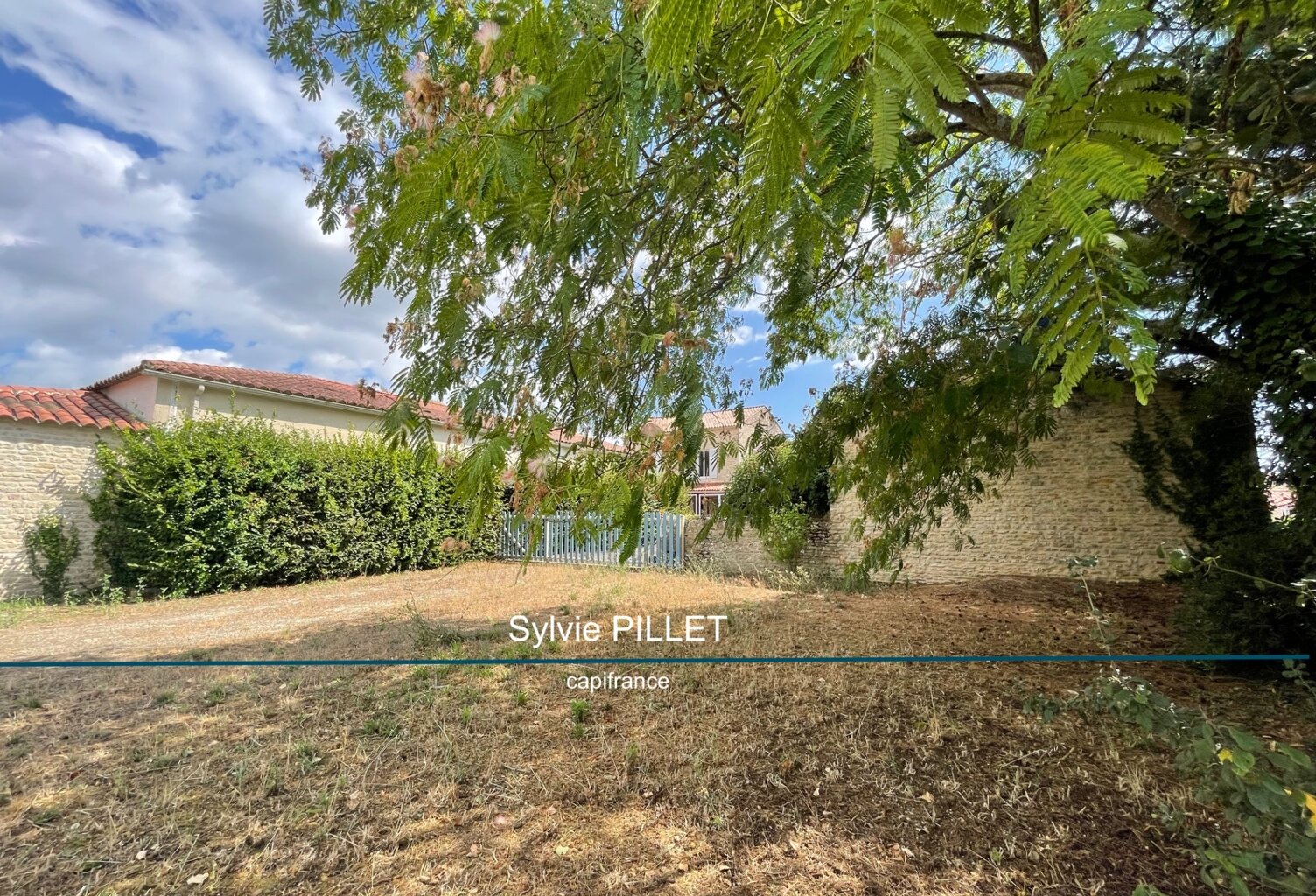 Ensemble immobilier mixte aux grands espaces : habitation & activité commerciale à Sainte-Radégonde-des-Noyers en VENDEE (85) — photo 1