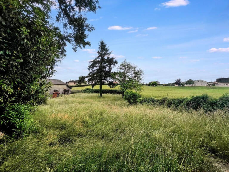 A 5 mn de MARCIGNY – Maison familiale d’environ 163 m² habitables avec terrasse, dépendance, garages et terrain de 1 641 m² — photo 1