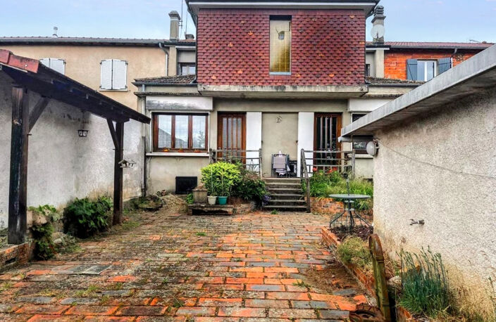 A 5 mn de MARCIGNY – Maison familiale d’environ 163 m² habitables avec terrasse, dépendance, garages et terrain de 1 641 m² — photo 3
