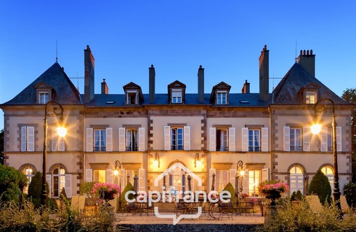 Château, installation équestre (haras) à vendre au coeur du bocage bourbonnais - Maison de gardien, club house, maison des cavaliers, boxes, écuries - Terrain de 40 hectares — photo 2