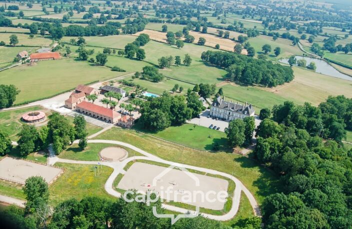 Château, installation équestre (haras) à vendre au coeur du bocage bourbonnais - Maison de gardien, club house, maison des cavaliers, boxes, écuries - Terrain de 40 hectares — photo 3