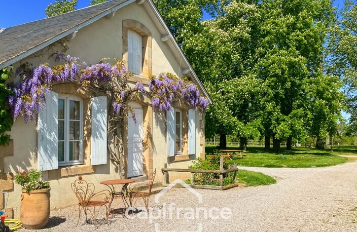 Château, installation équestre (haras) à vendre au coeur du bocage bourbonnais - Maison de gardien, club house, maison des cavaliers, boxes, écuries - Terrain de 40 hectares — photo 4