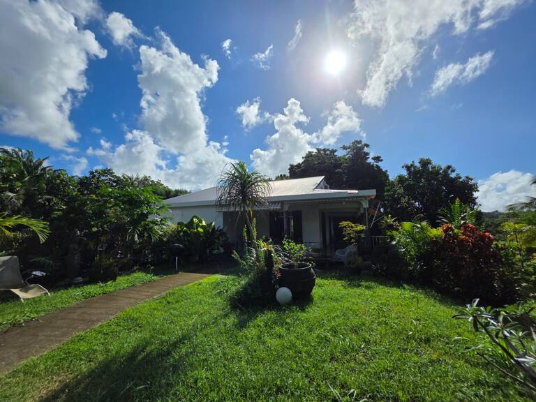 Villa 5 chambres + 2 F2 indépendants sur plus de 2400 m² de terrain — photo 1