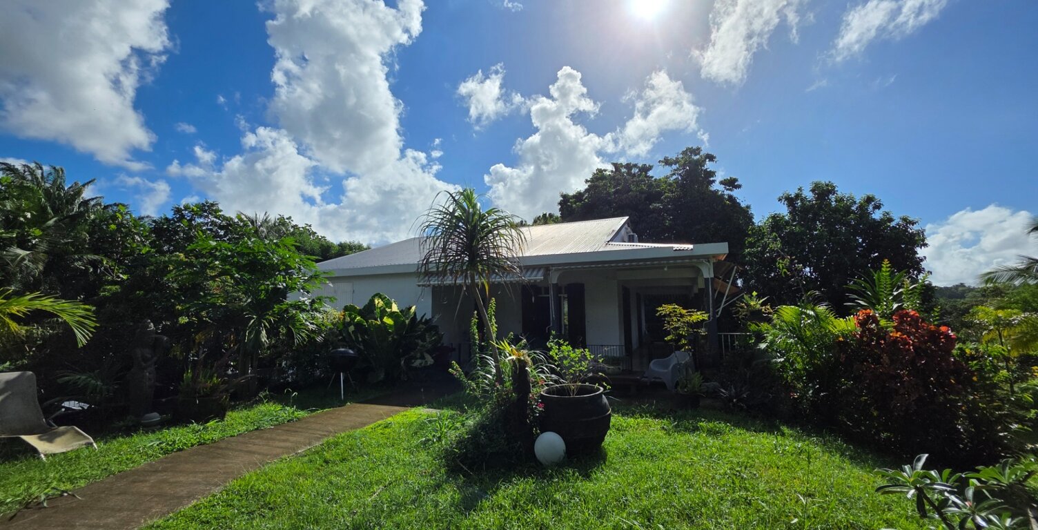 Villa 5 chambres + 2 F2 indépendants sur plus de 2400 m² de terrain — photo 1