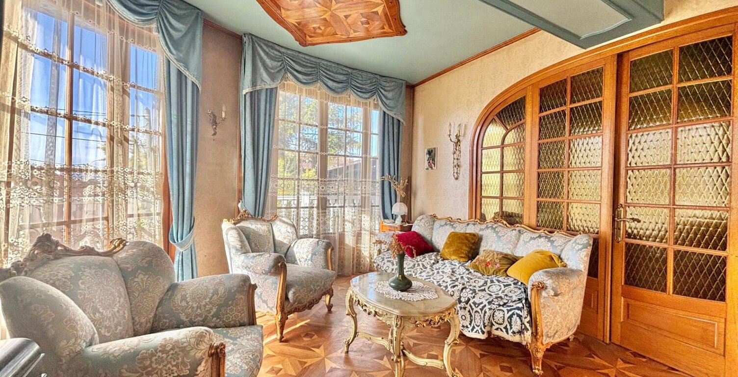 À vendre - Tènement immobilier avec appartements et dépendances - Centre Reyrieux — photo 1