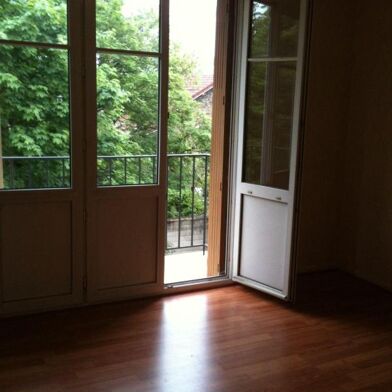 Appartement 3 pièces 990 €