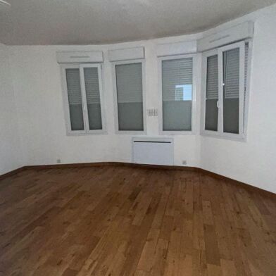 Appartement 3 pièces 725 €