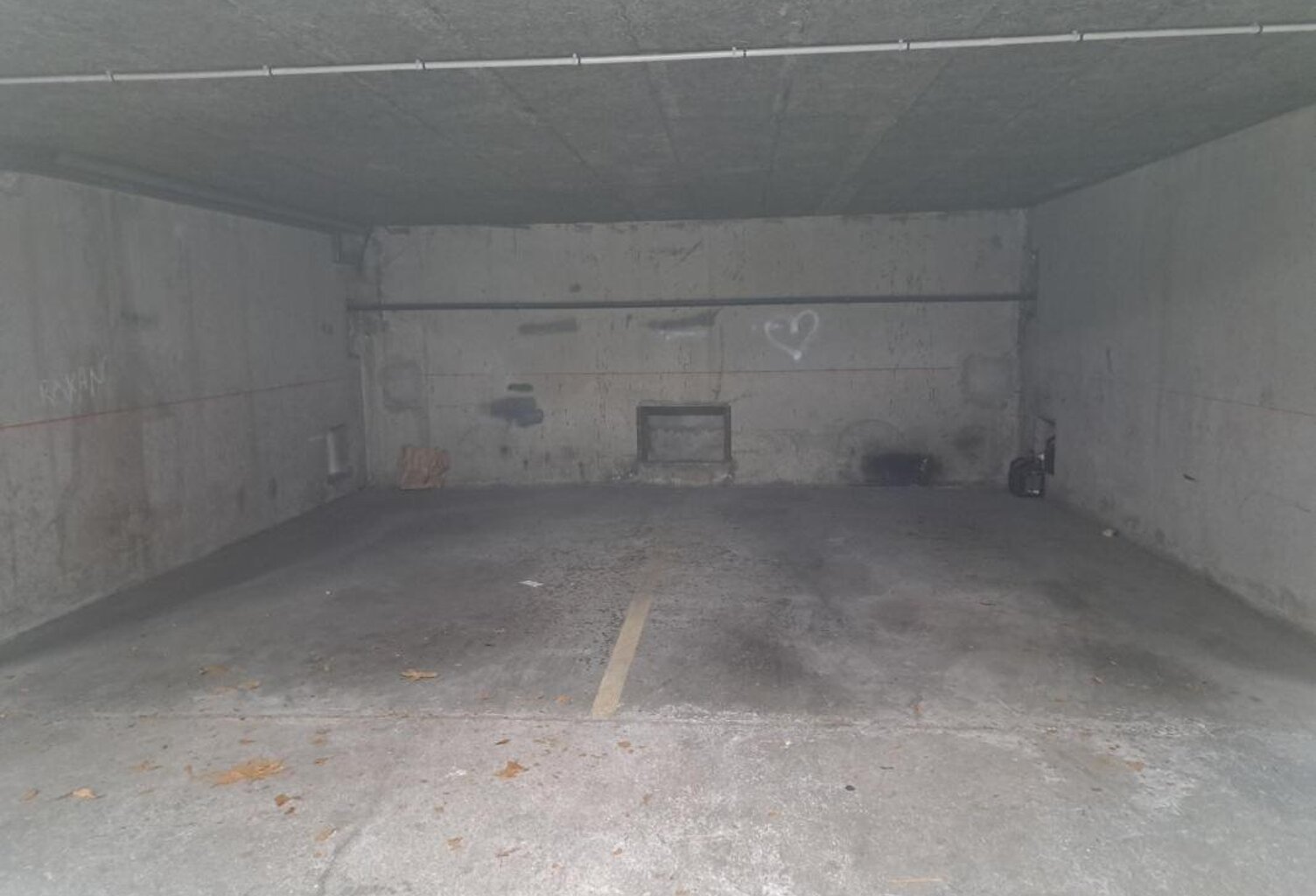 PLACE DE PARKING COUVERTE - HYERES 56€ + TVA — photo 1