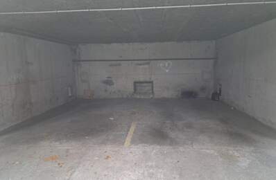 PLACE DE PARKING COUVERTE - HYERES 56€ + TVA — photo du bien