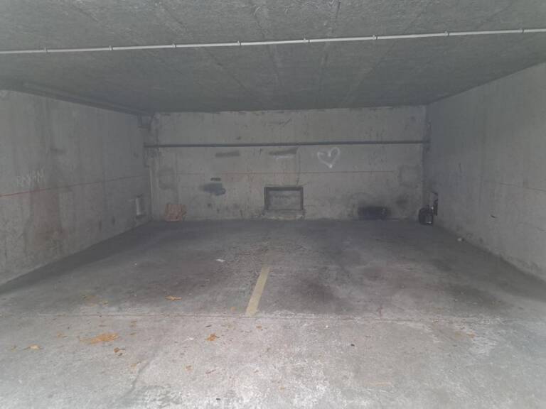 PLACE DE PARKING COUVERTE - HYERES 56€ + TVA — photo 1